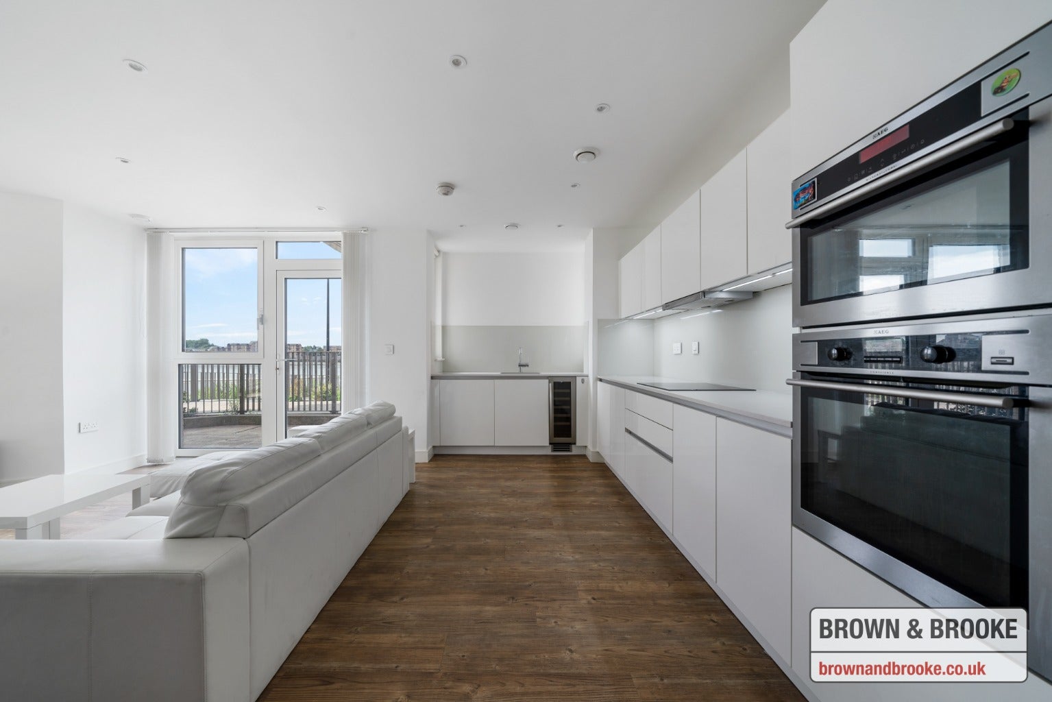 Flat Cable Walk in Greater London