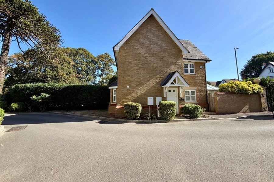 House Duchess Court in Elmbridge