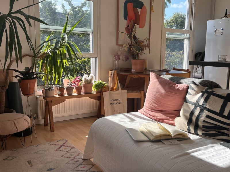 Flat Queen Margaret's Grove in Greater London