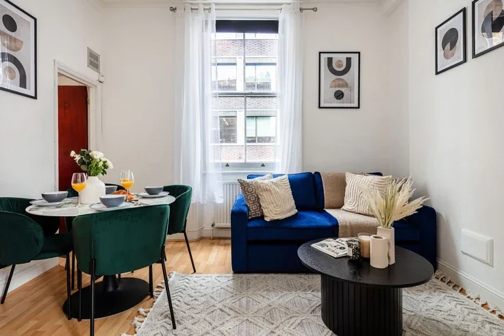 Flat Goodge Place in Greater London