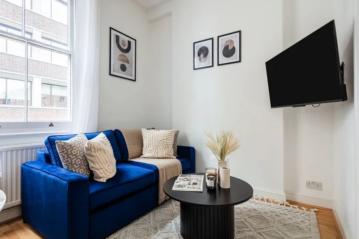Flat Goodge Place in Greater London