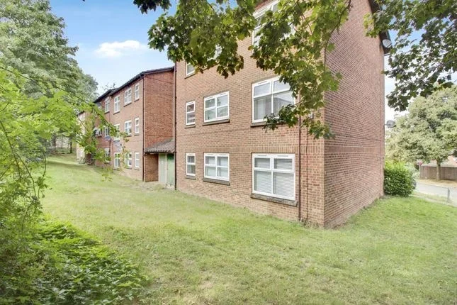 Flat Nursery Hill in Welwyn Hatfield