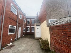 Flat Ravensworth Street in Bedlington Station