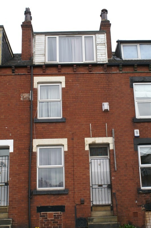 House Spring Grove Walk in Leeds