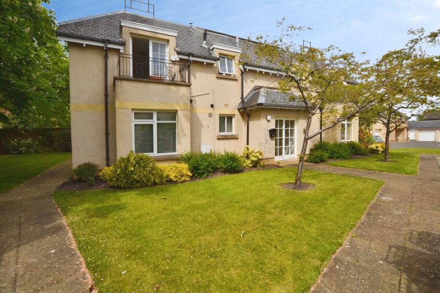 Flat Trinity Way in City of Edinburgh