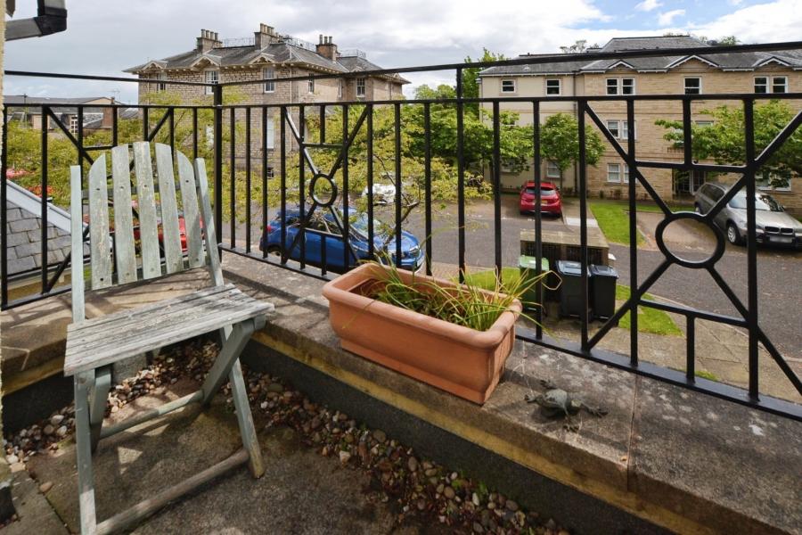 Flat Trinity Way in City of Edinburgh