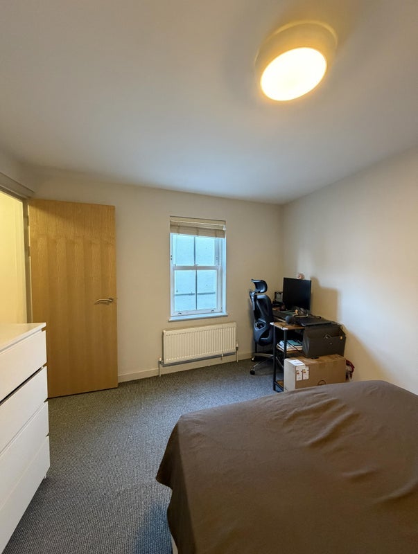 Room Weald Road in Brentwood