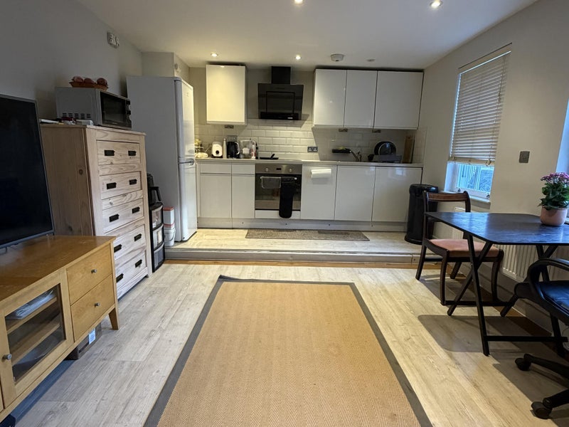 Room Weald Road in Brentwood