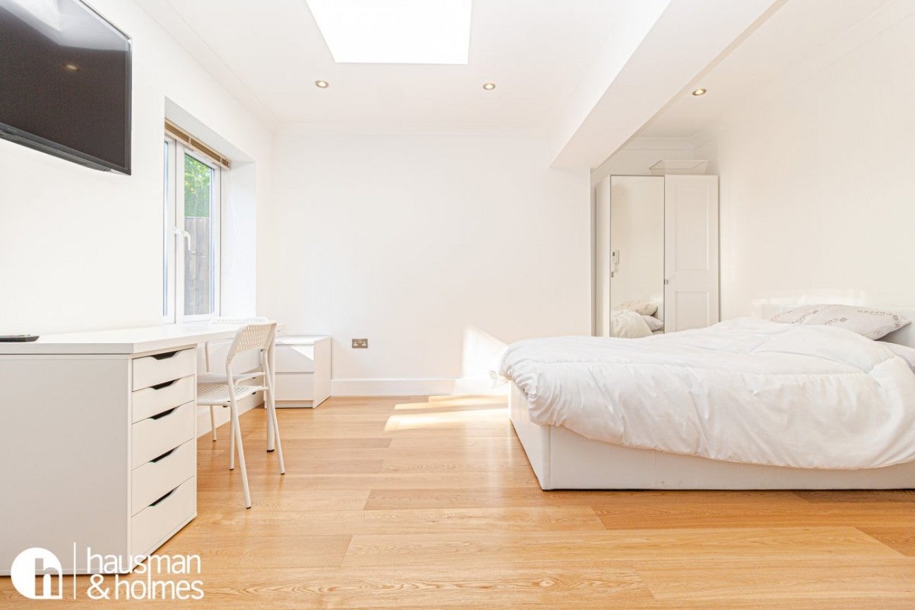 Flat M1 in Greater London