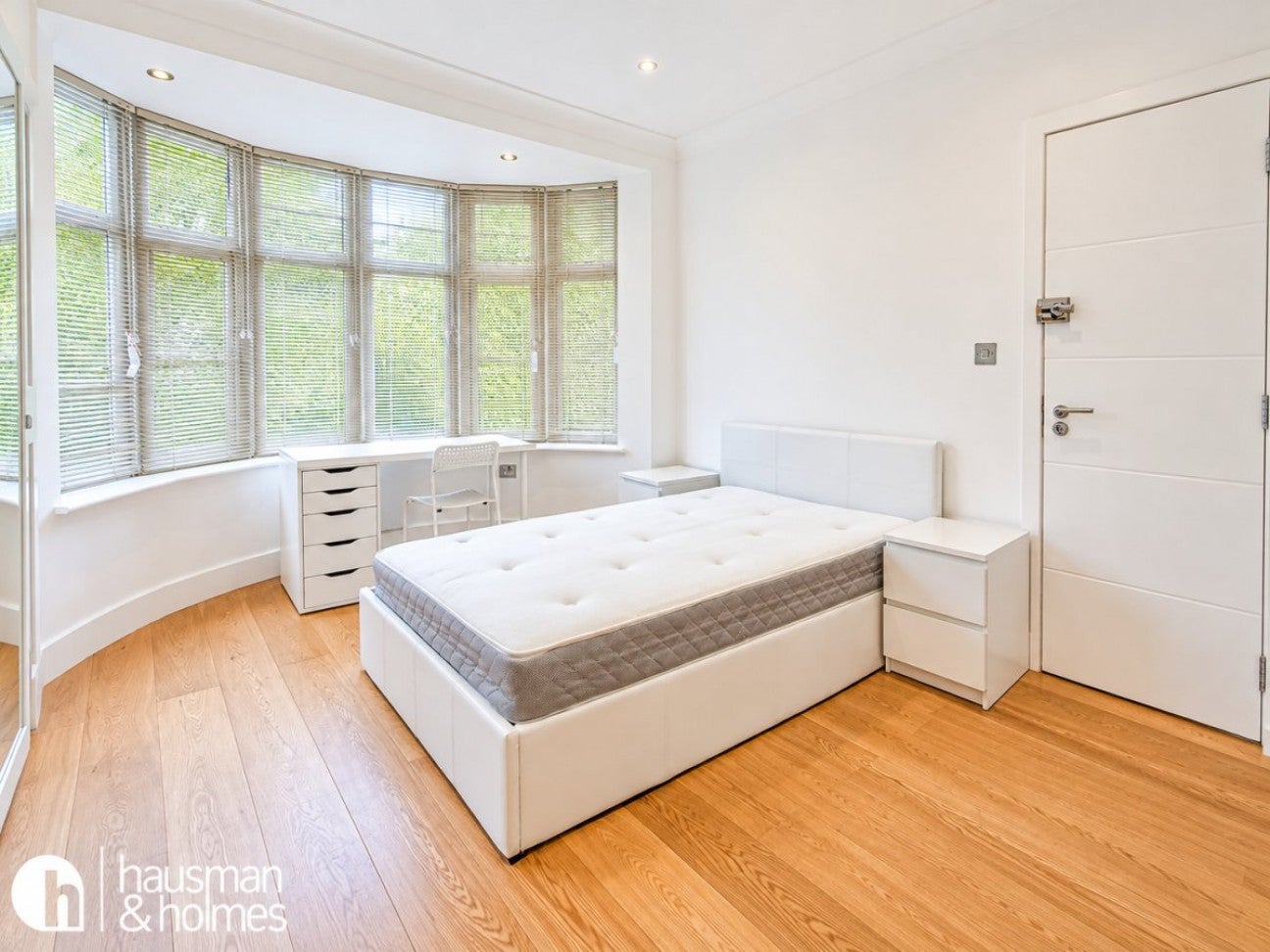 Flat M1 in Greater London