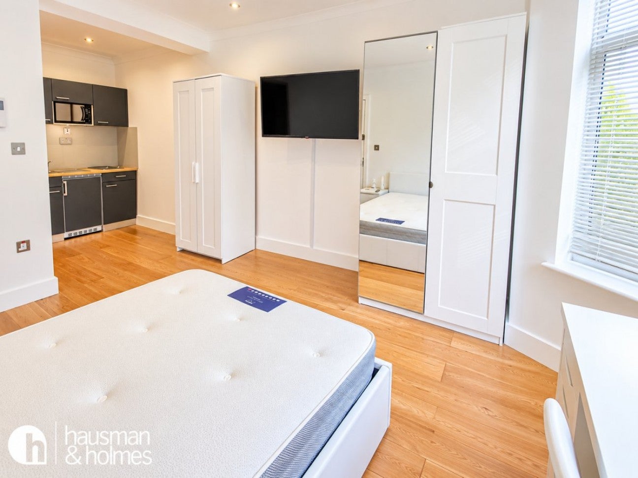 Flat M1 in Greater London