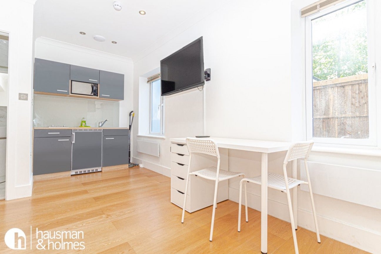 Flat M1 in Greater London