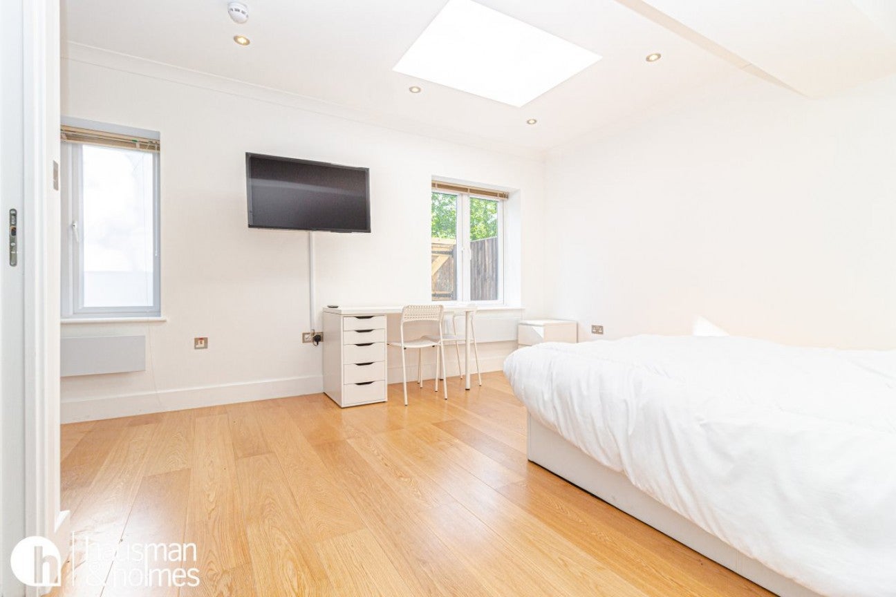 Flat M1 in Greater London