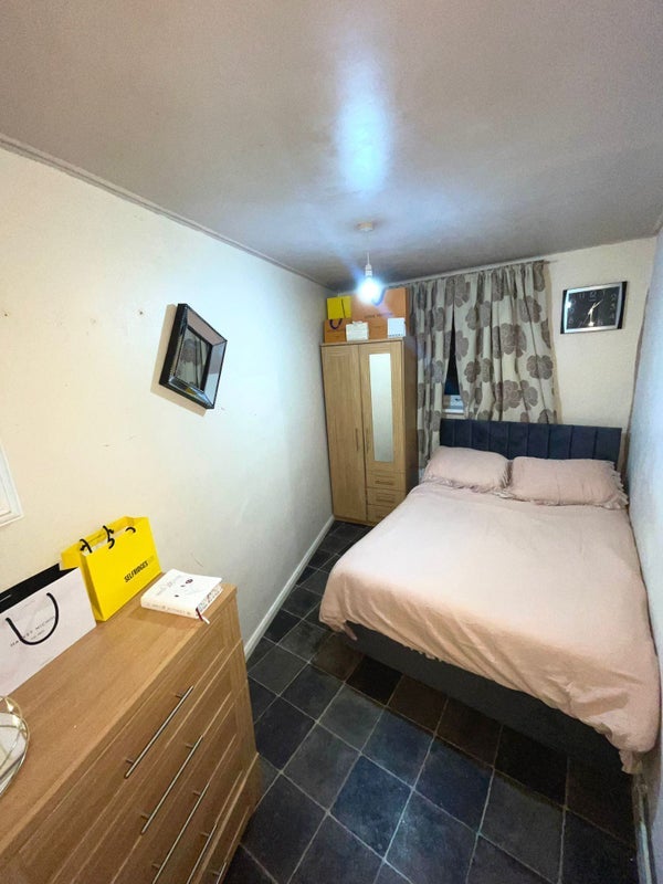Room Arden Road in Birmingham