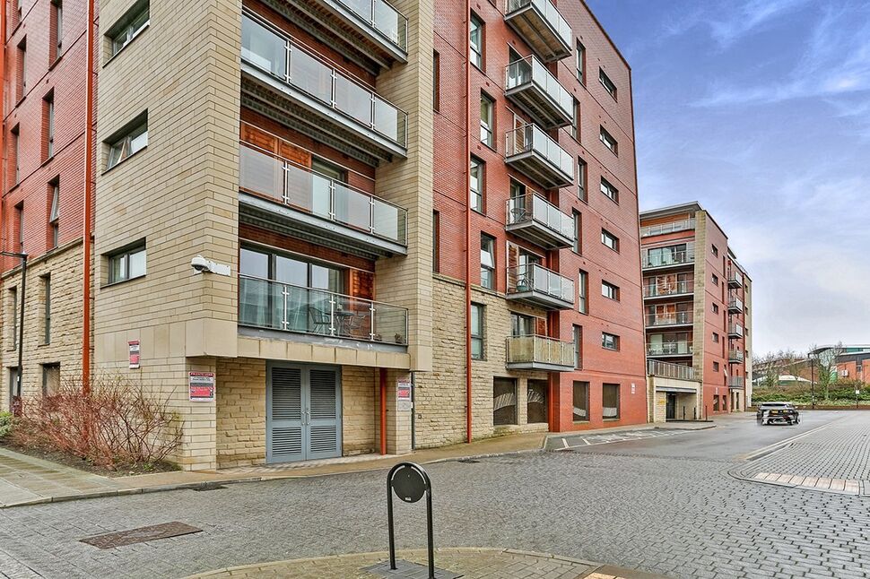 Flat Woodholm Road in Sheffield