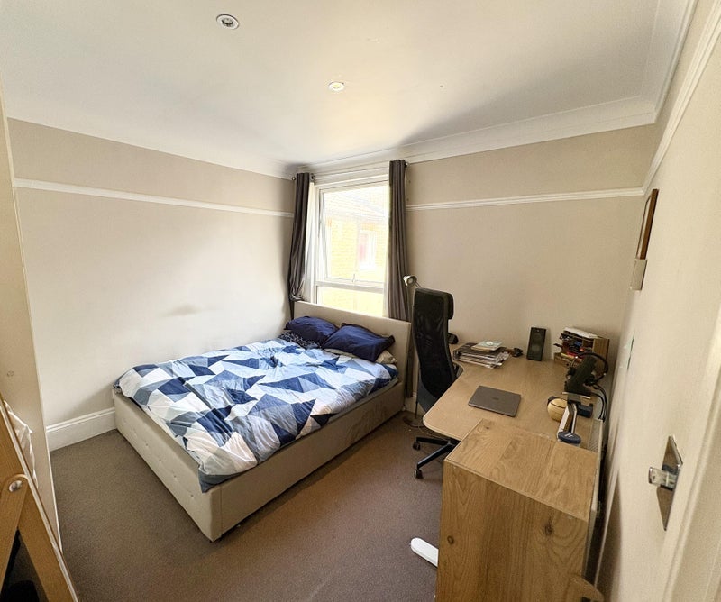 Room Honeybrook Road in Greater London