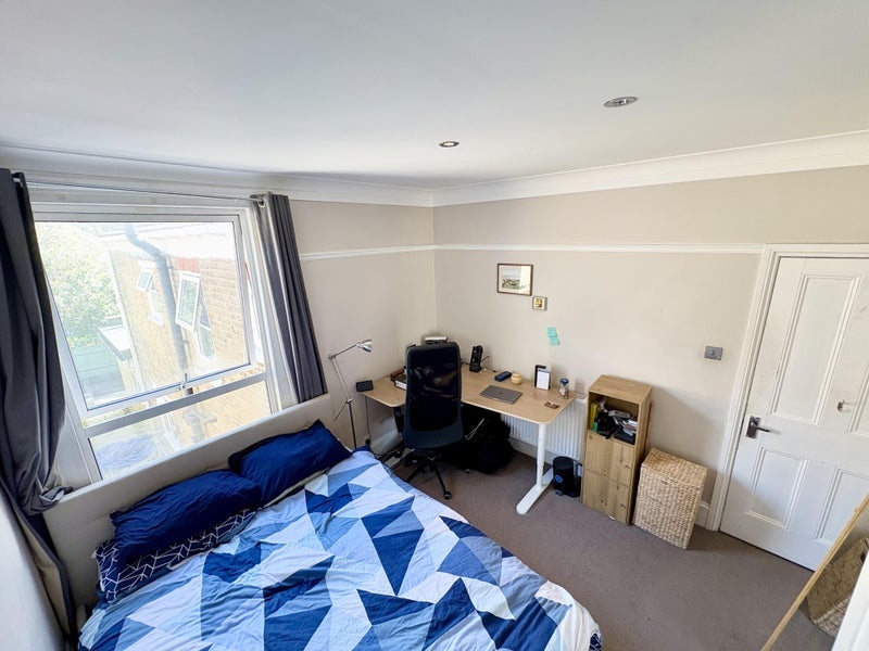 Room Honeybrook Road in Greater London