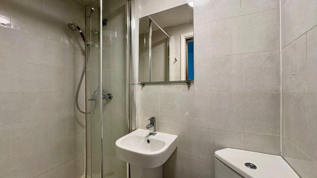 Room Camden Road in Greater London