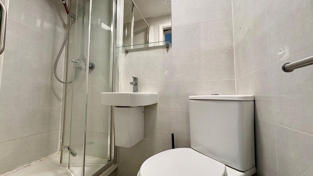 Room Camden Road in Greater London