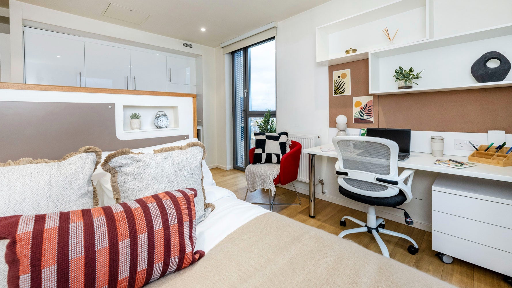 Room Wood Lane in Greater London