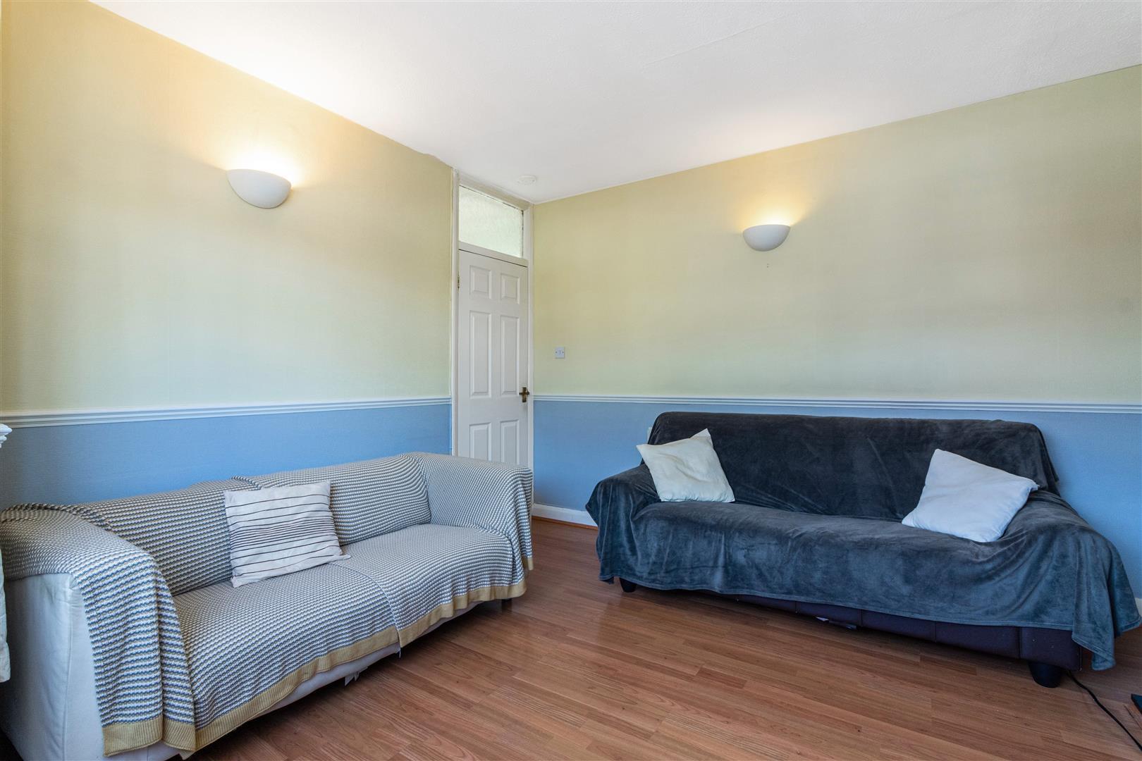 Flat Rothesay Avenue in Greater London