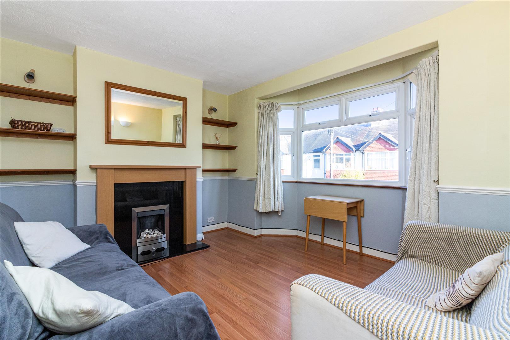 Flat Rothesay Avenue in Greater London