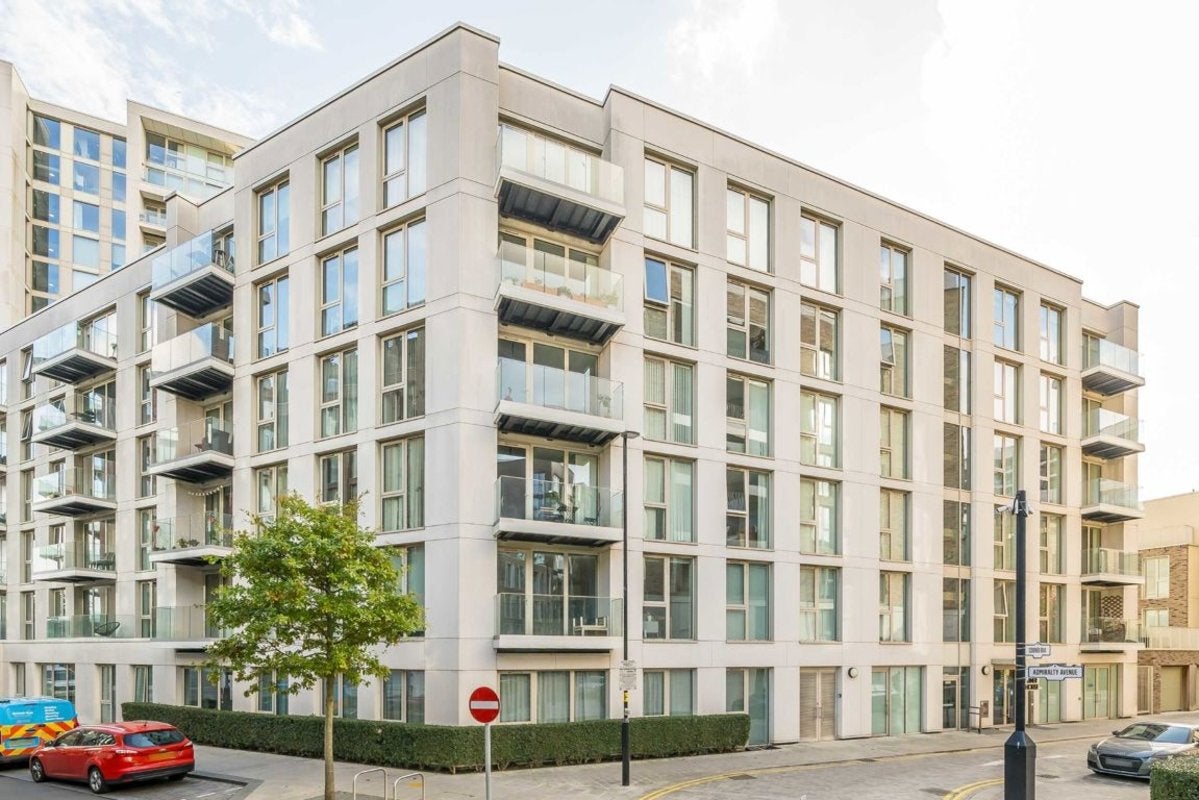 Flat Schooner Road in Greater London