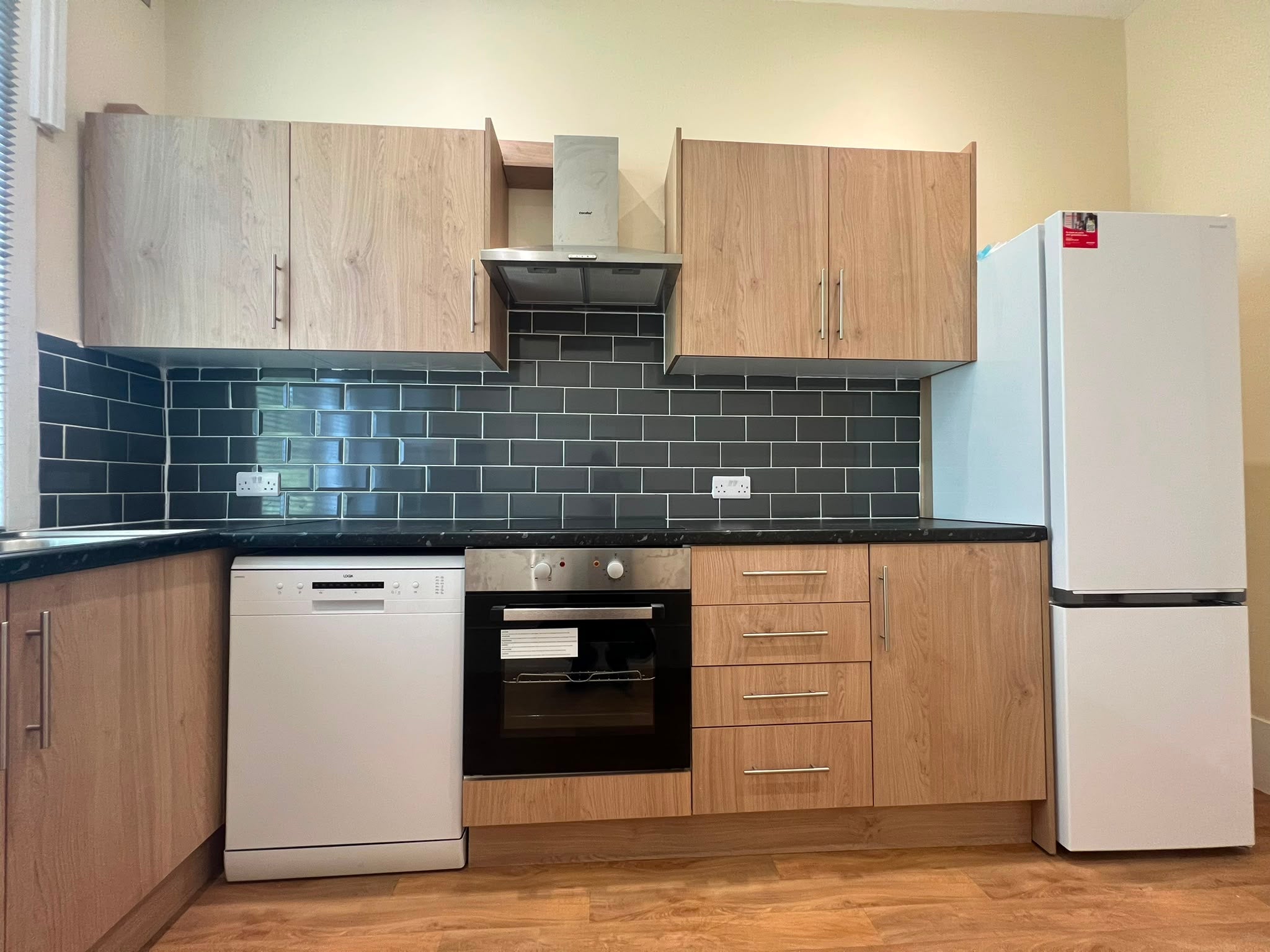 Flat Warminster Road in Greater London