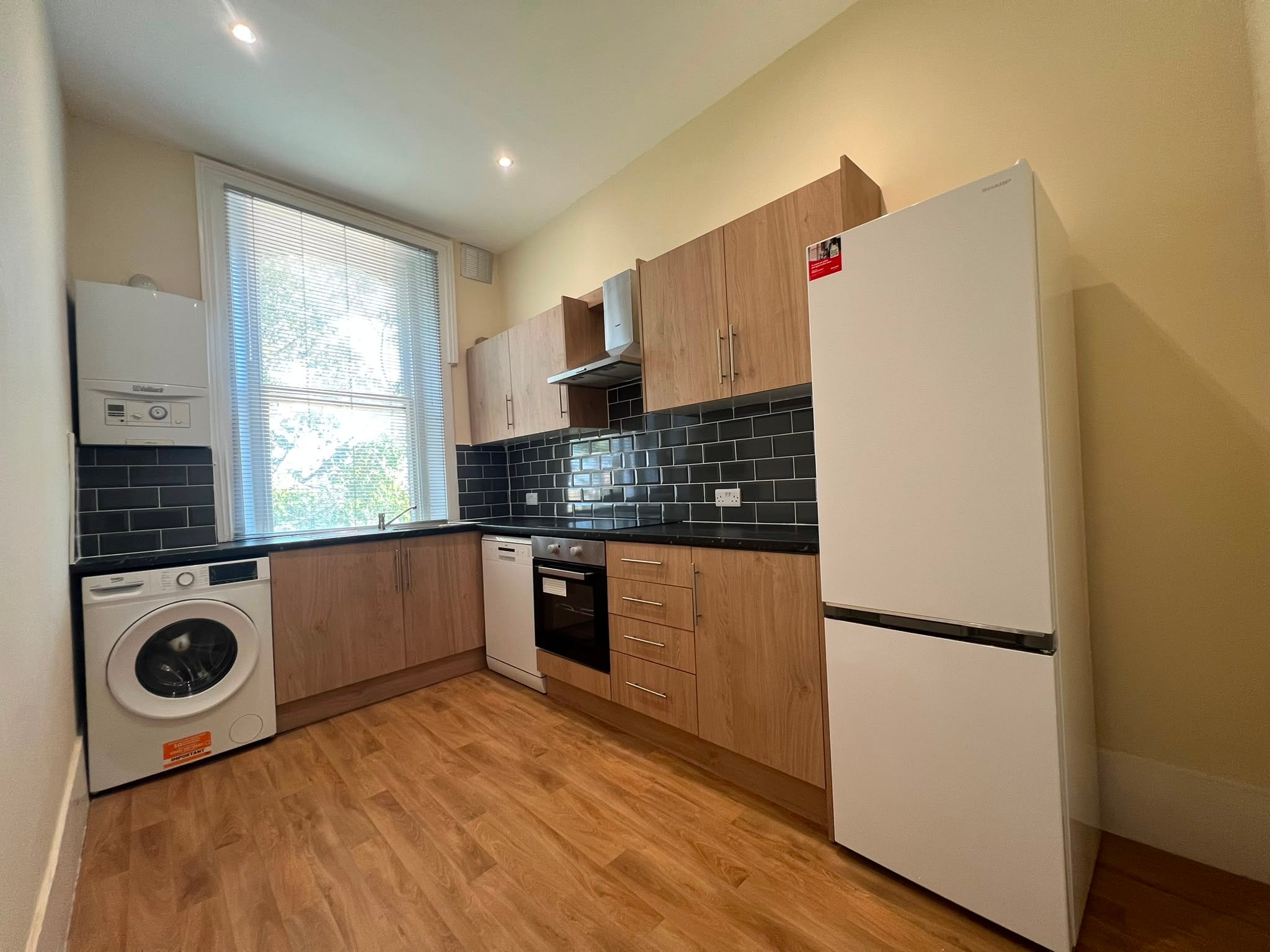 Flat Warminster Road in Greater London
