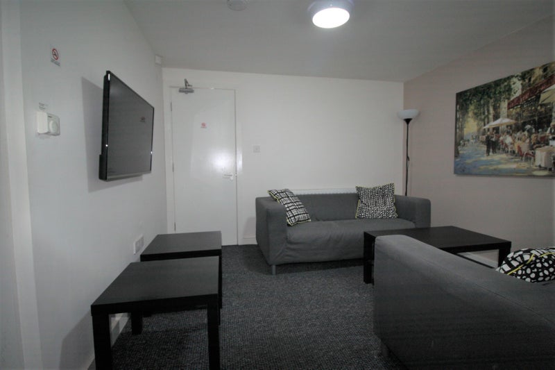 Room Hannan Road in Liverpool