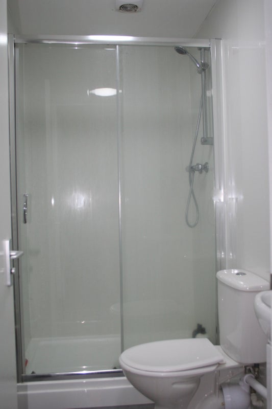 Room Hannan Road in Liverpool
