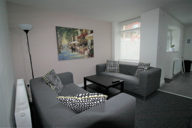 Room Hannan Road in Liverpool