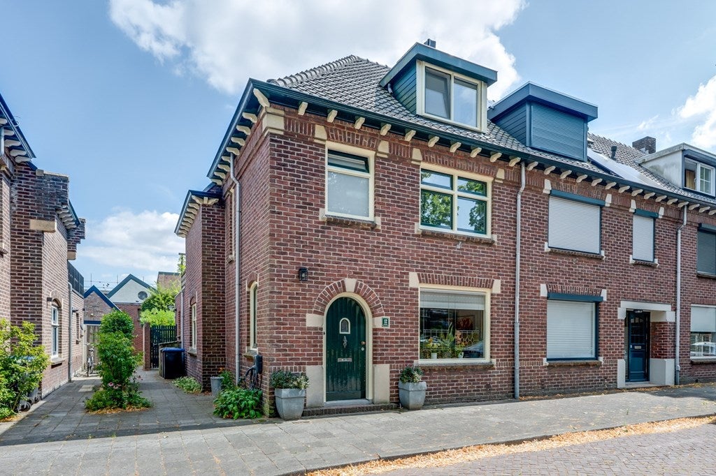 Huis Kloosterstraat 12 in Rijen