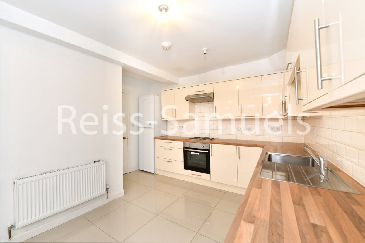 Flat Ferry Street in Greater London
