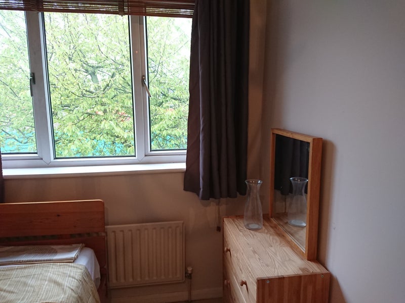 Room Ann Moss Way in Greater London