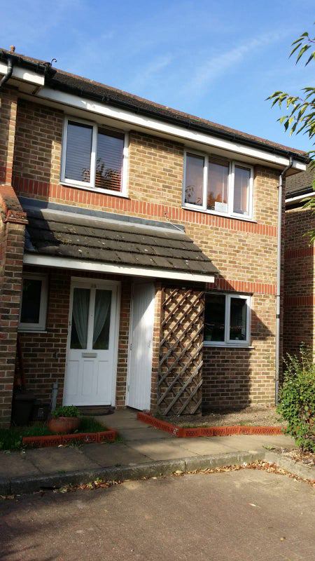 Room Ann Moss Way in Greater London