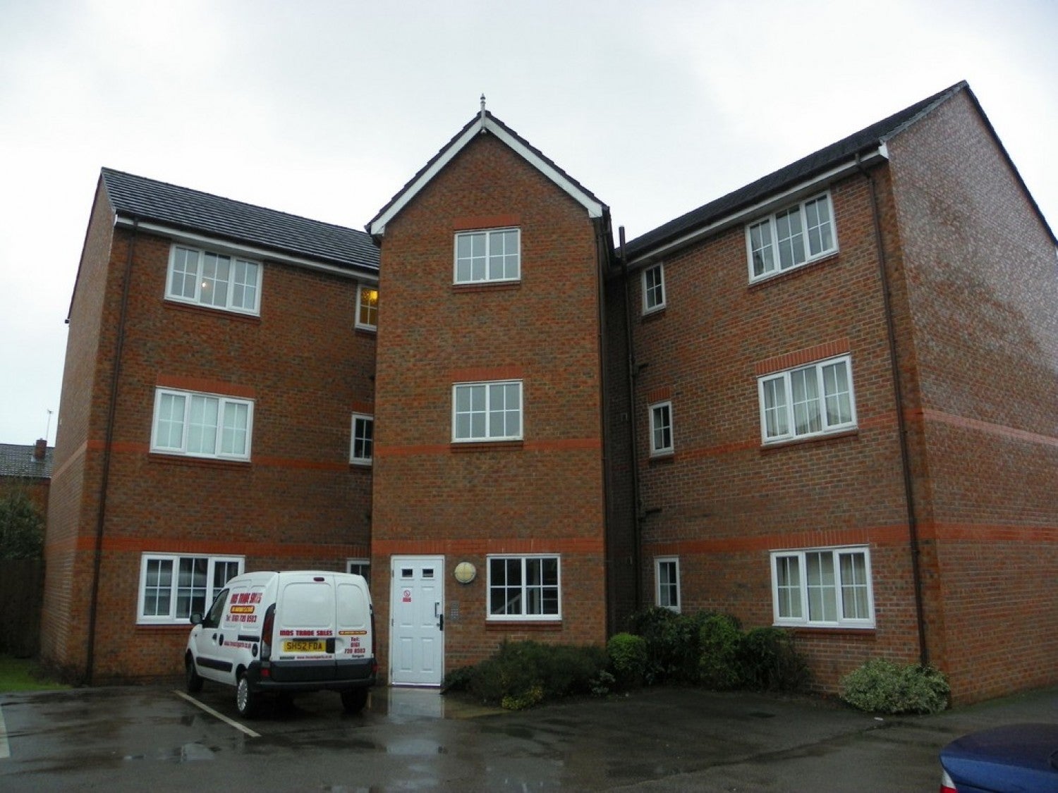 Flat Marshbrook Drive in Manchester