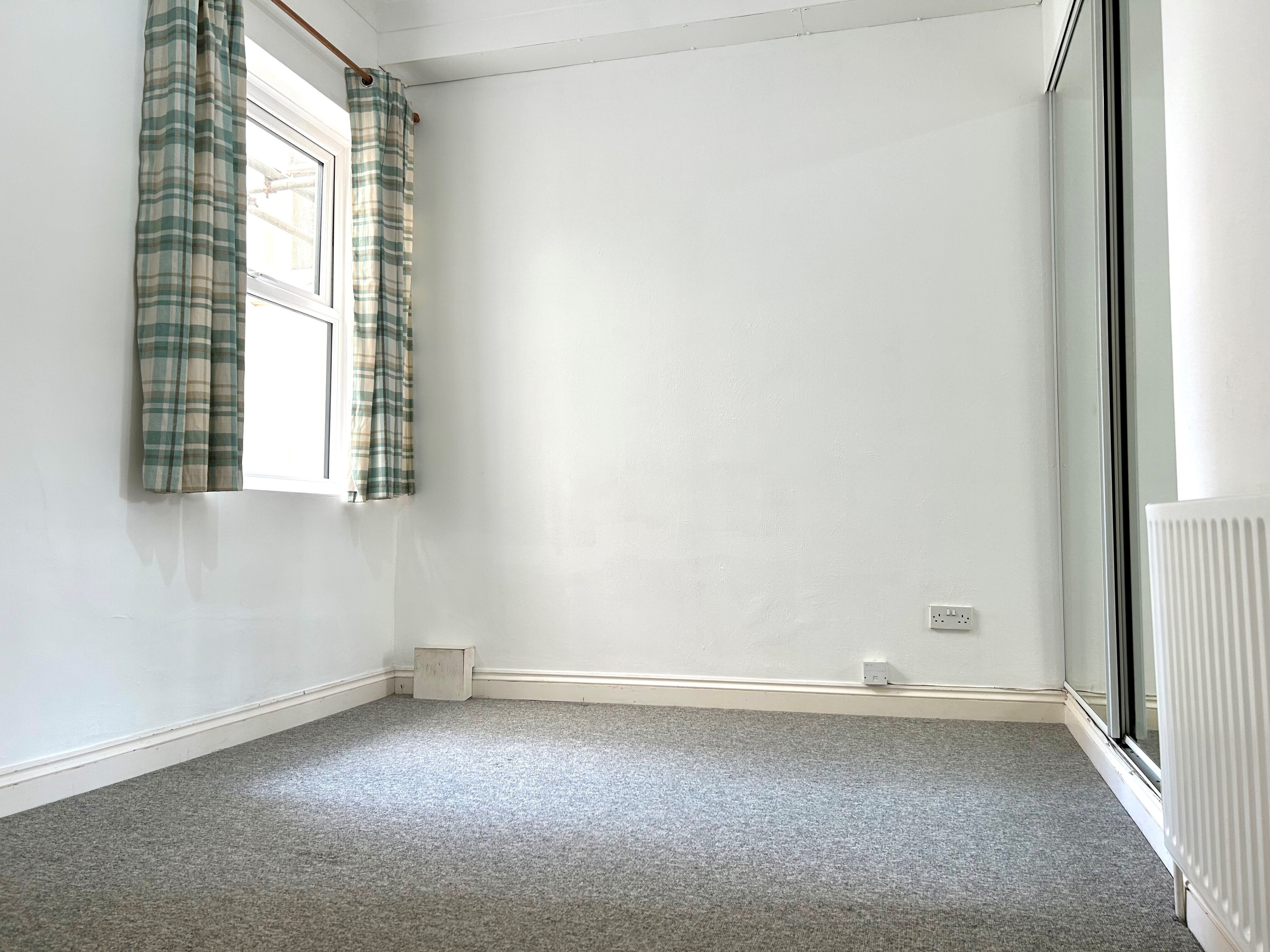 Flat Kent Road in Portsmouth