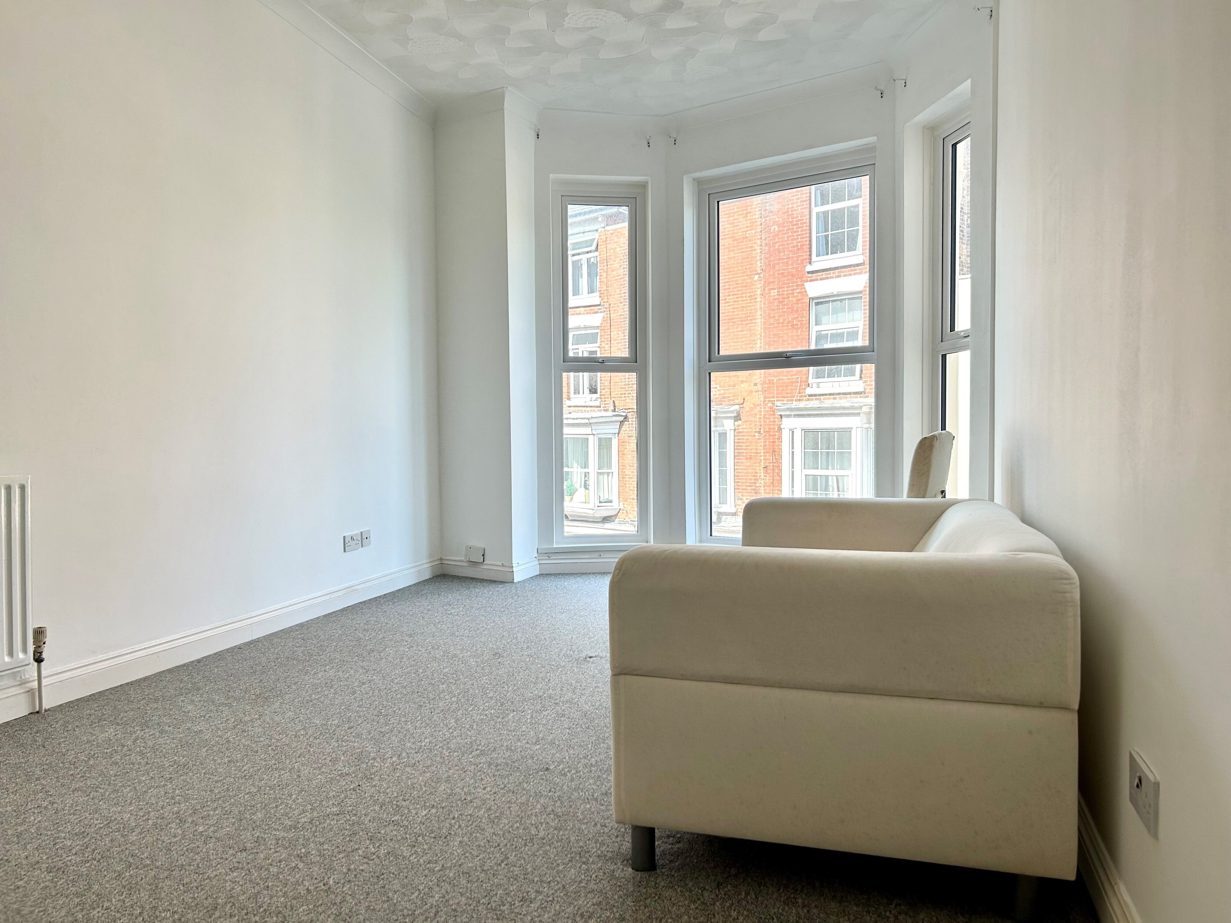 Flat Kent Road in Portsmouth