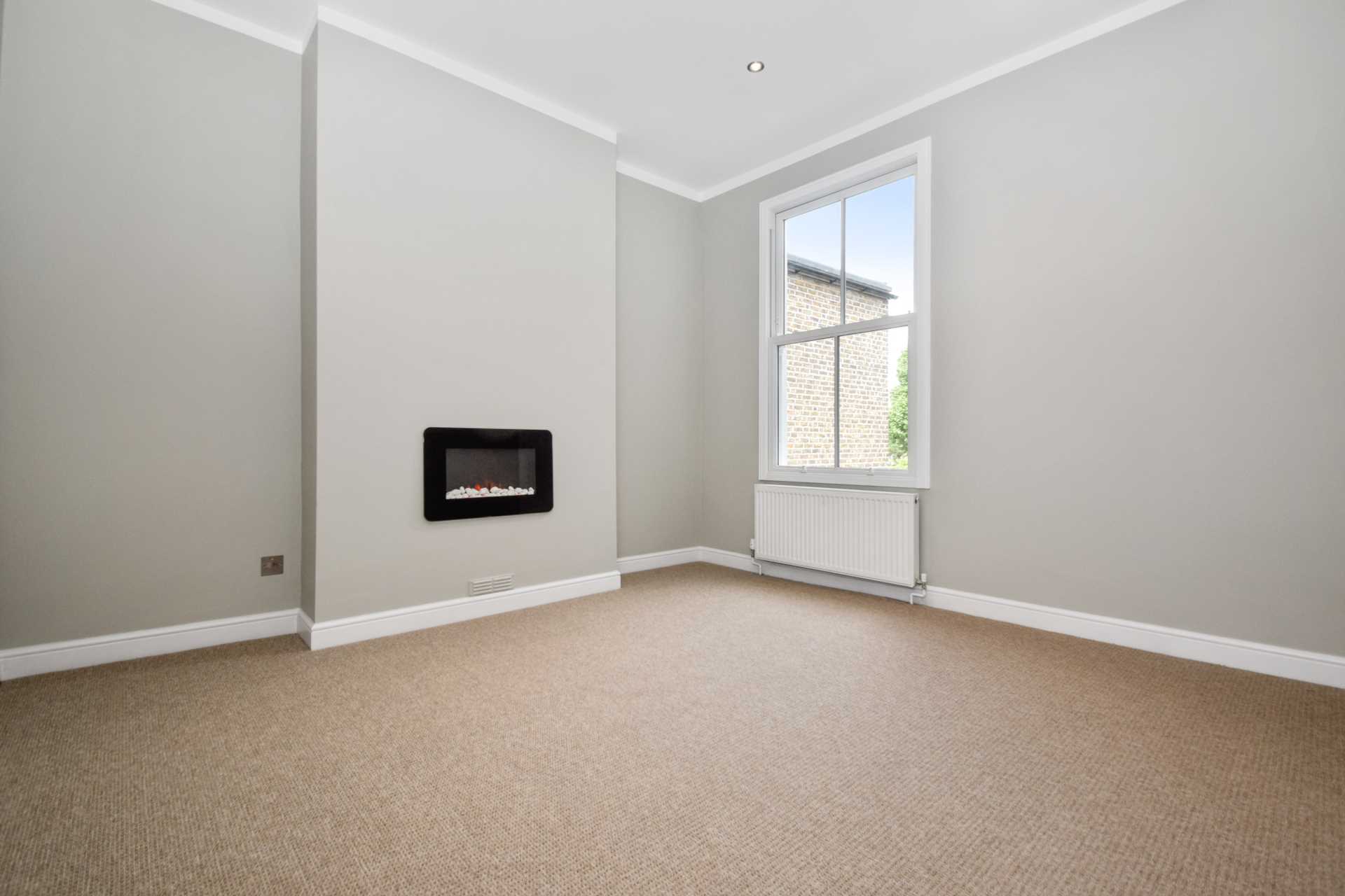 Room Oaklands Grove in Greater London