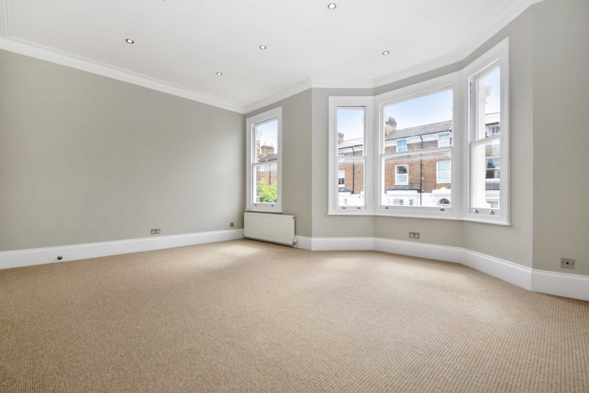 Room Oaklands Grove in Greater London