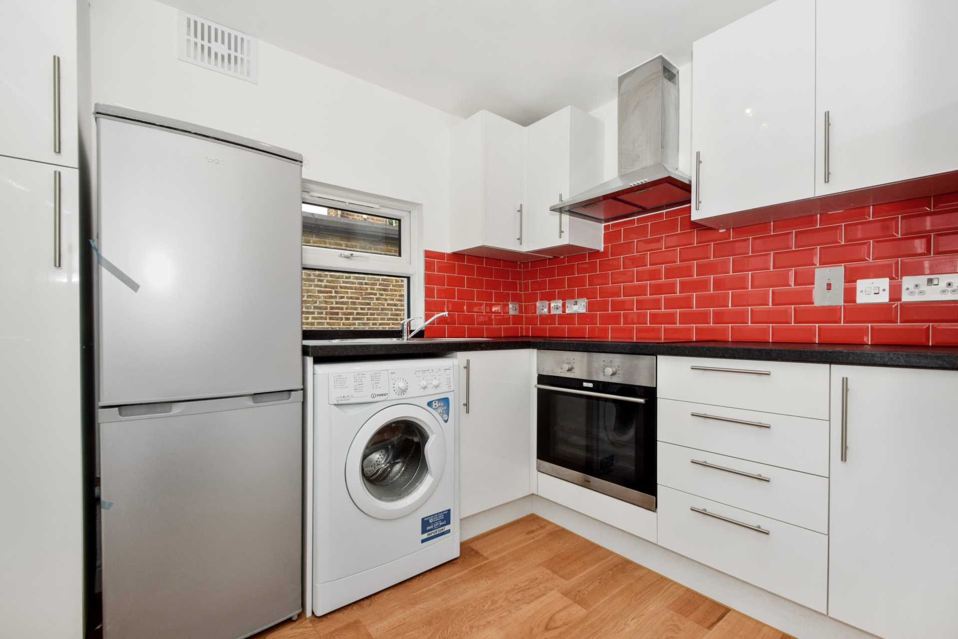 Room Oaklands Grove in Greater London