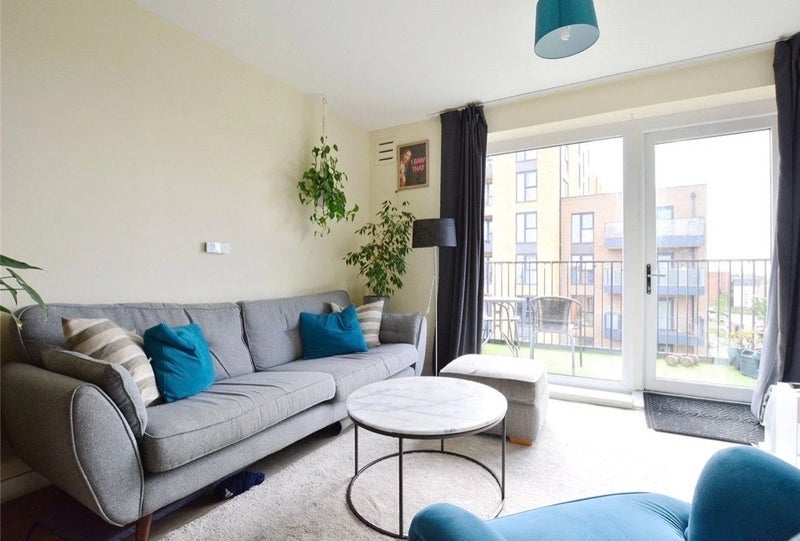 Flat Bowen Drive in Greater London
