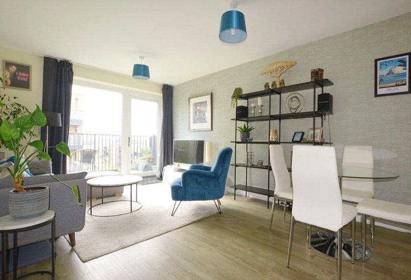Flat Bowen Drive in Greater London