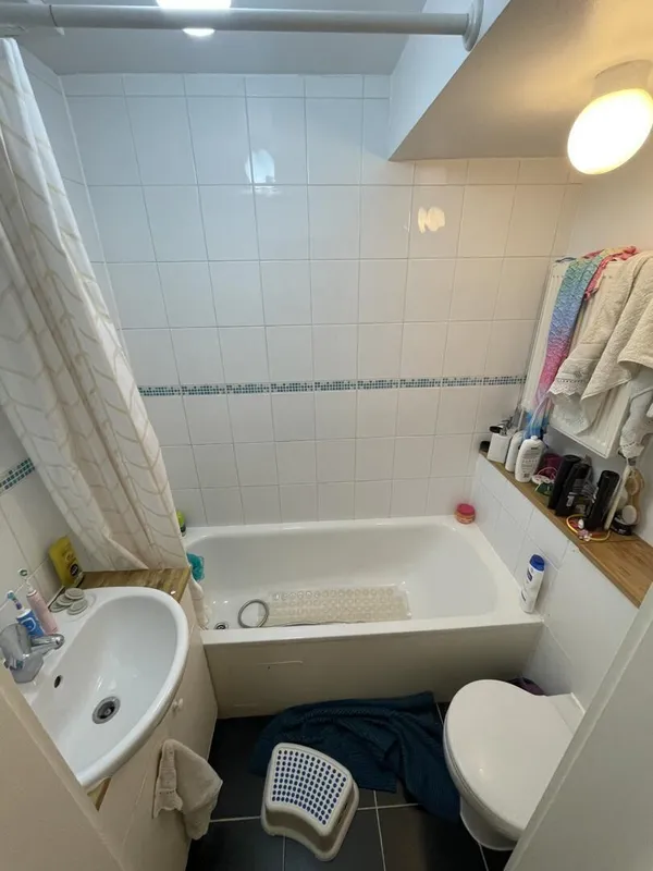 Flat Brookfield Road in Greater London