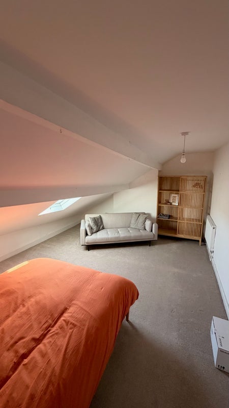 Room Wellington Road in Calderdale