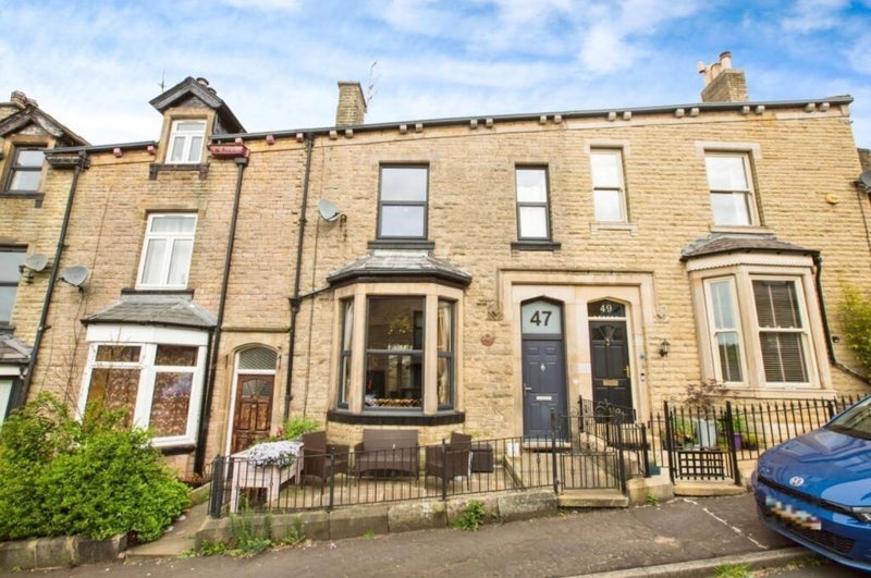 Room Wellington Road in Calderdale
