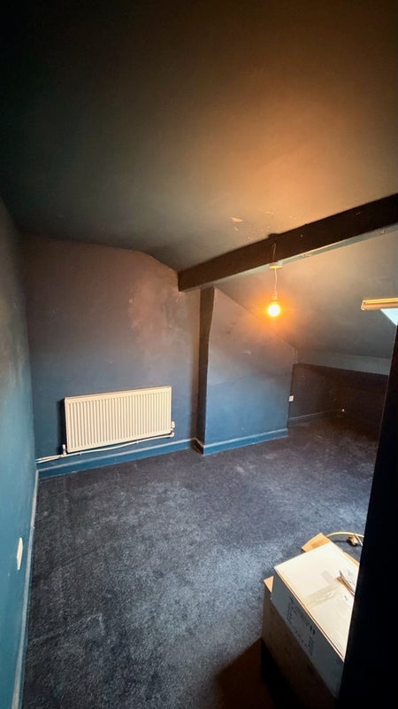 Room Wellington Road in Calderdale
