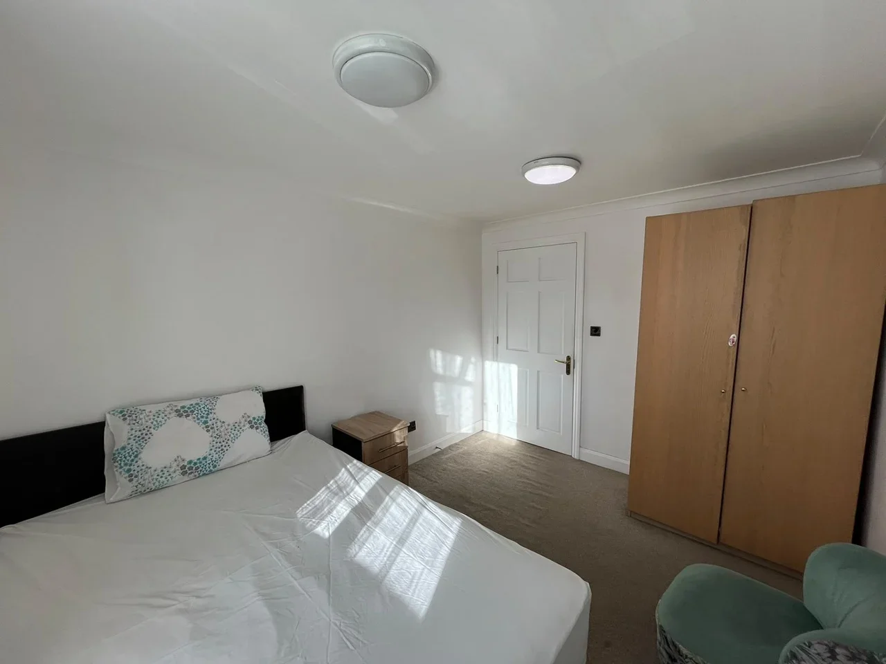 Flat Lampton Road in Greater London