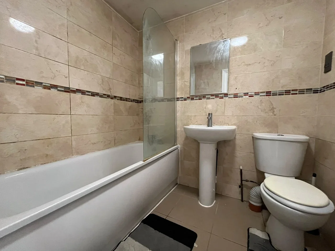 Flat Lampton Road in Greater London